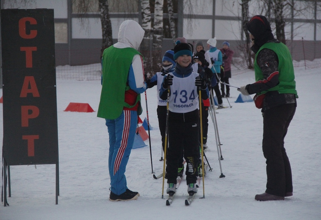 В Тобольске состоялось открытие зимнего сезона по лыжным гонкам для самых юных